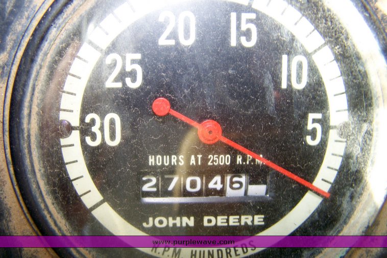 image for item 8495 John Deere 95 combine