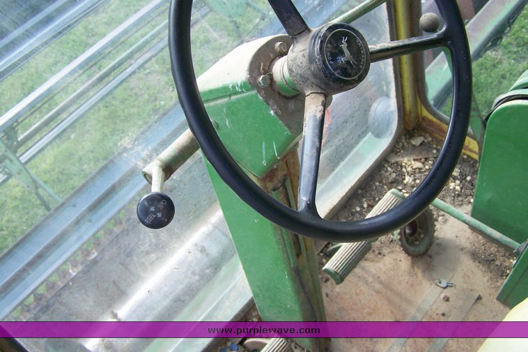 image for item 8495 John Deere 95 combine