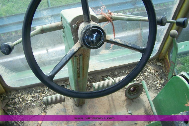 image for item 8495 John Deere 95 combine