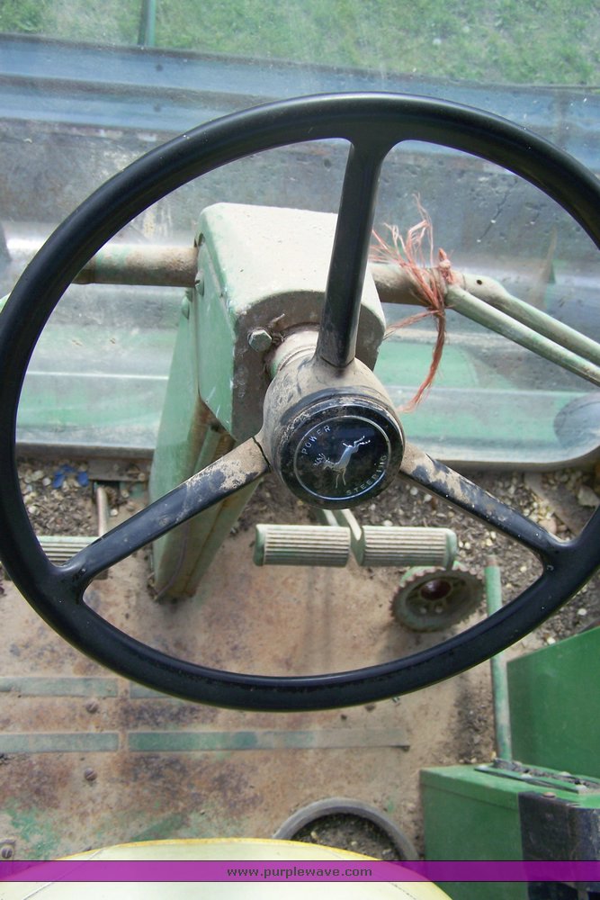 image for item 8495 John Deere 95 combine