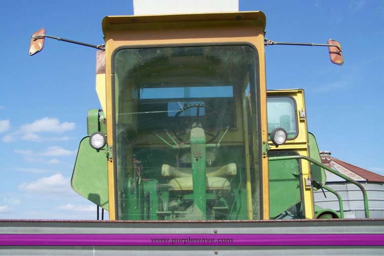 image for item 8495 John Deere 95 combine