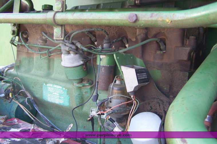 image for item 8495 John Deere 95 combine