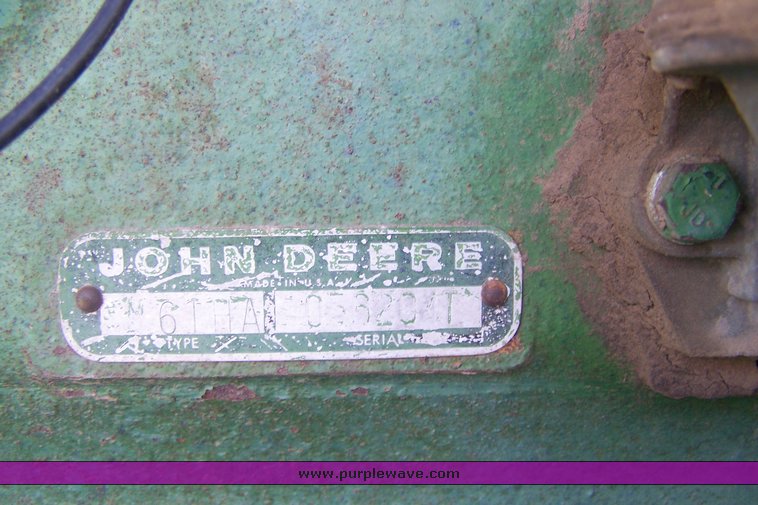 image for item 8495 John Deere 95 combine