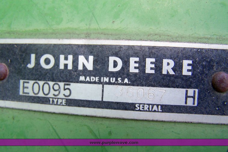 image for item 8495 John Deere 95 combine
