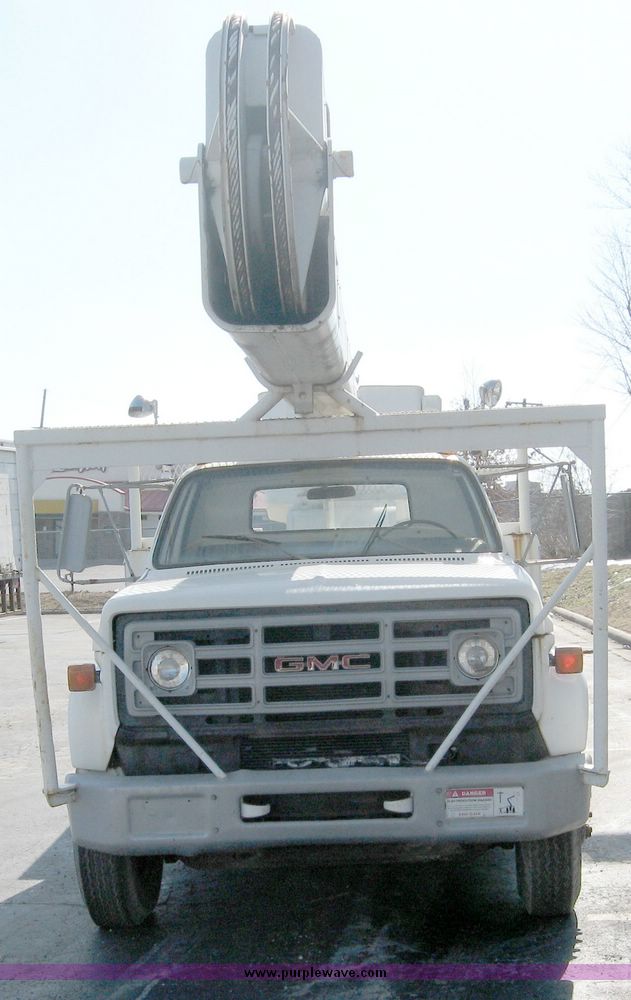 image for item 9579 1975 GMC 6500 boom truck