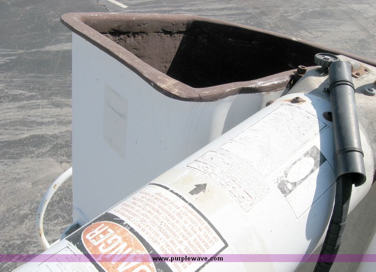 image for item 9579 1975 GMC 6500 boom truck