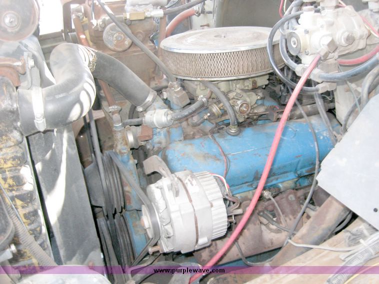 image for item 9579 1975 GMC 6500 boom truck