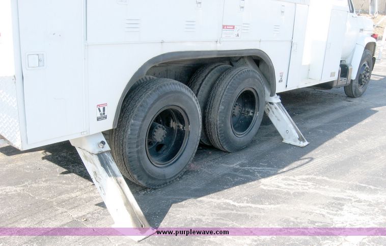 image for item 9579 1975 GMC 6500 boom truck