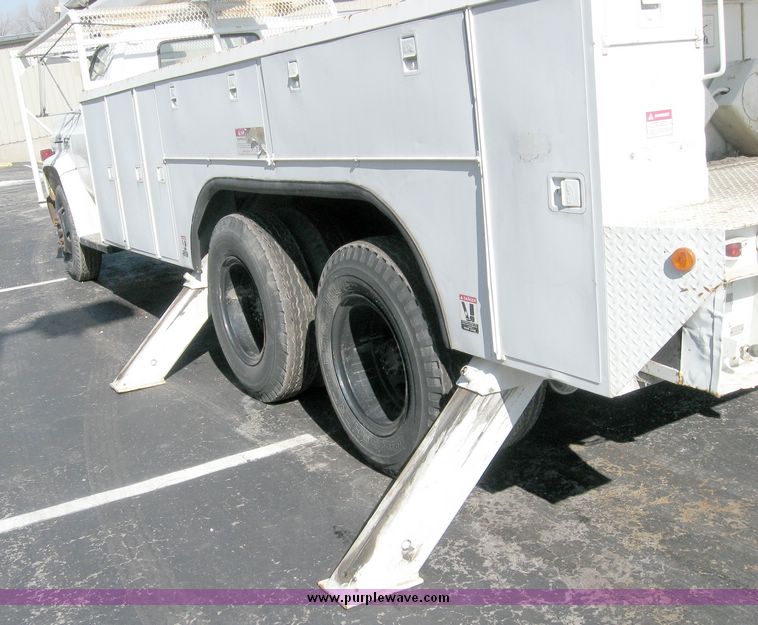image for item 9579 1975 GMC 6500 boom truck