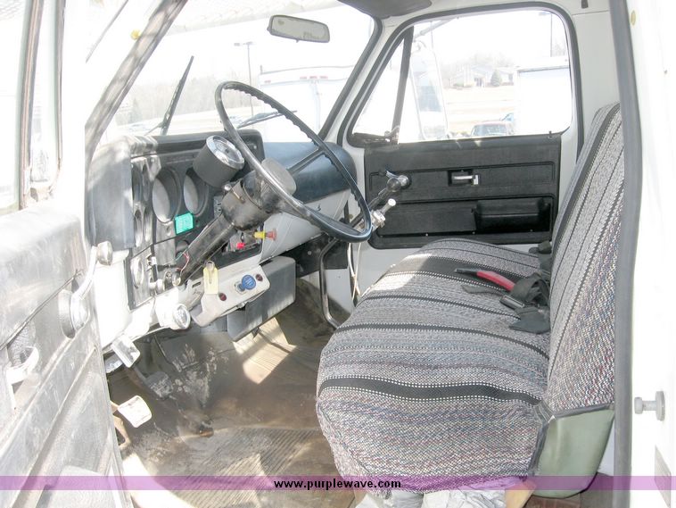 image for item 9579 1975 GMC 6500 boom truck