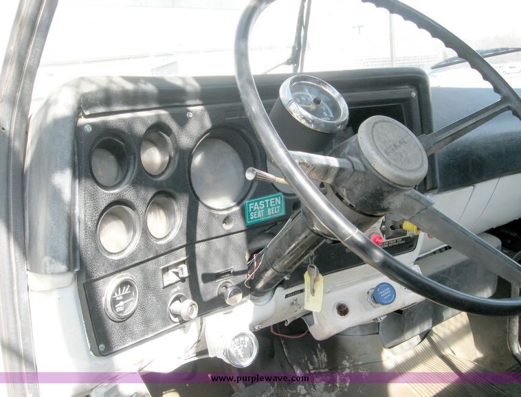 image for item 9579 1975 GMC 6500 boom truck