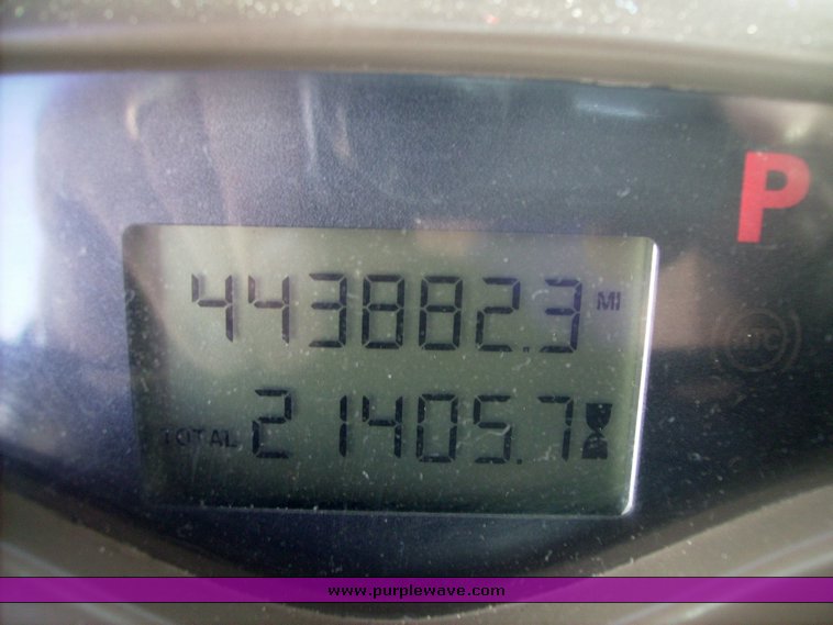 image for item 1001 2005 Mack CX613 semi truck