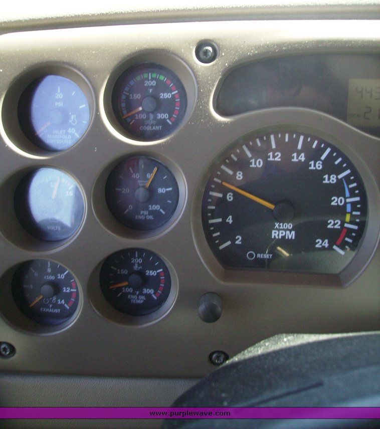 image for item 1001 2005 Mack CX613 semi truck