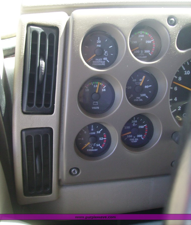 image for item 1001 2005 Mack CX613 semi truck