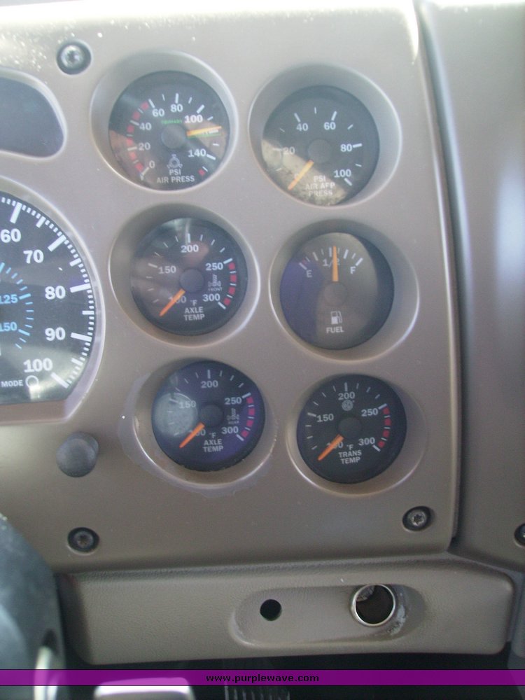 image for item 1001 2005 Mack CX613 semi truck