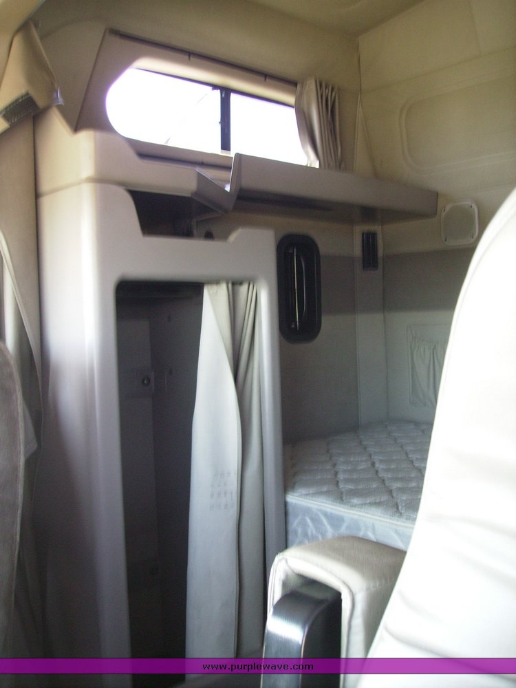 image for item 1001 2005 Mack CX613 semi truck