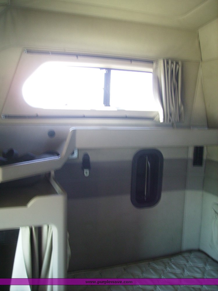 image for item 1001 2005 Mack CX613 semi truck