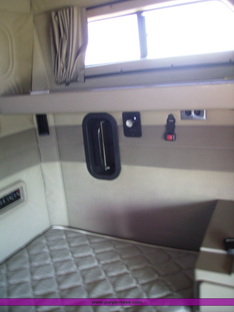 image for item 1001 2005 Mack CX613 semi truck