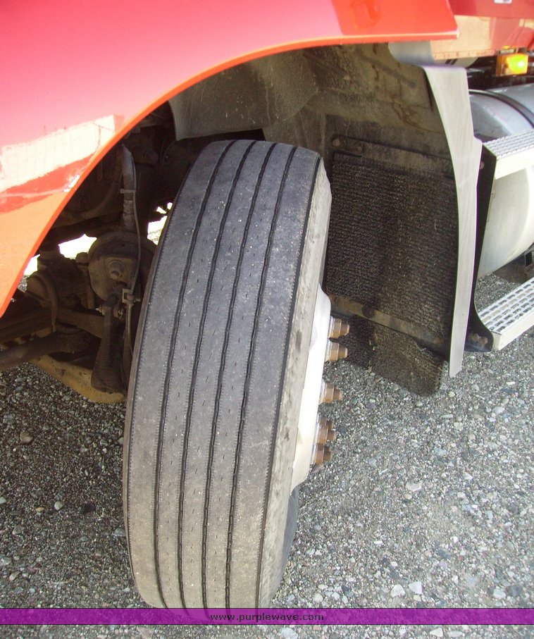 image for item 1001 2005 Mack CX613 semi truck