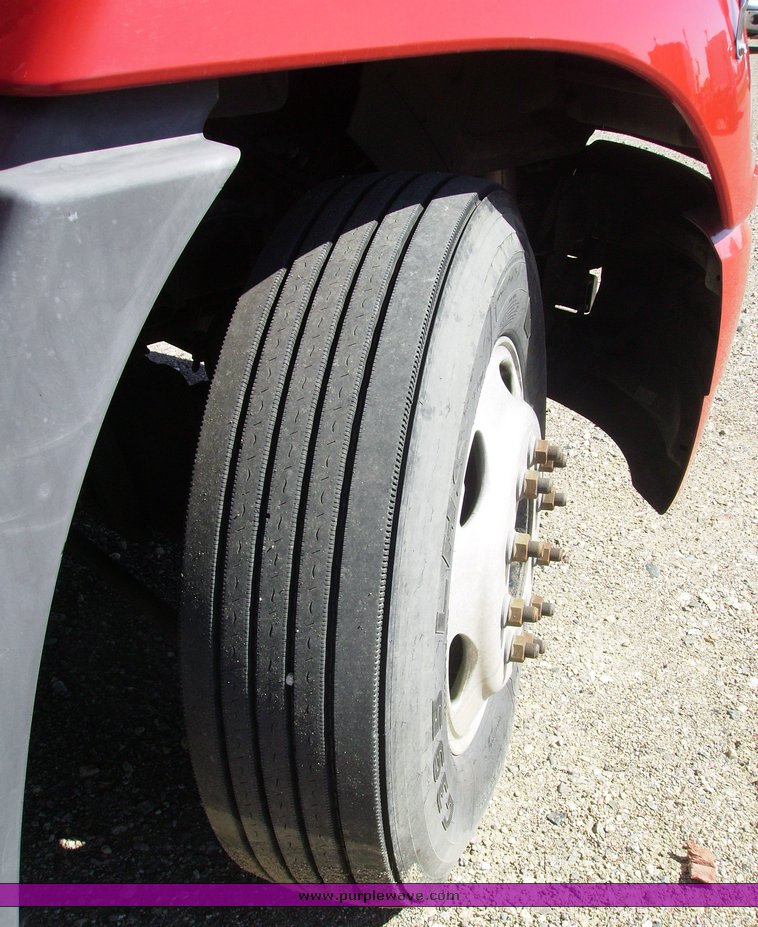 image for item 1001 2005 Mack CX613 semi truck