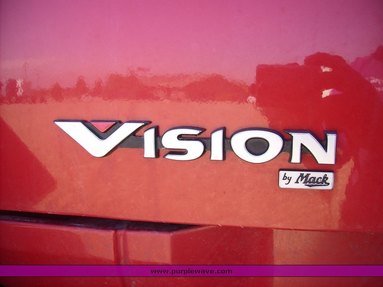 image for item 1001 2005 Mack CX613 semi truck