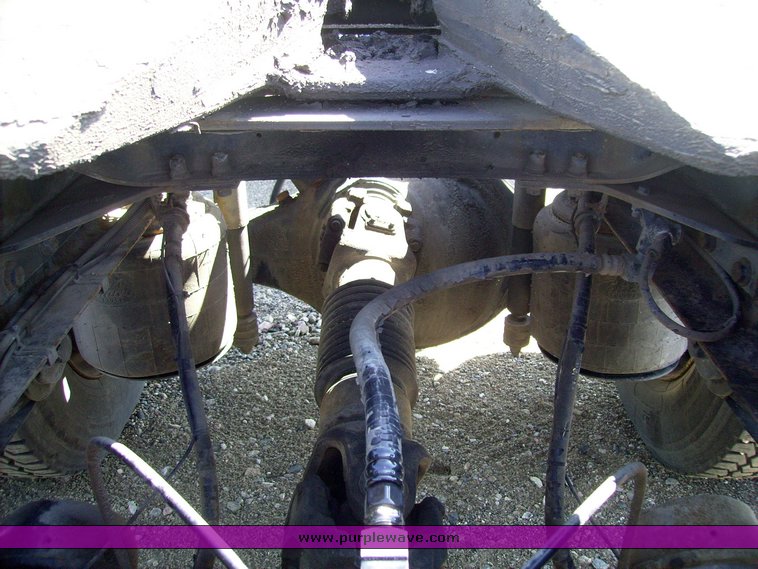 image for item 1001 2005 Mack CX613 semi truck