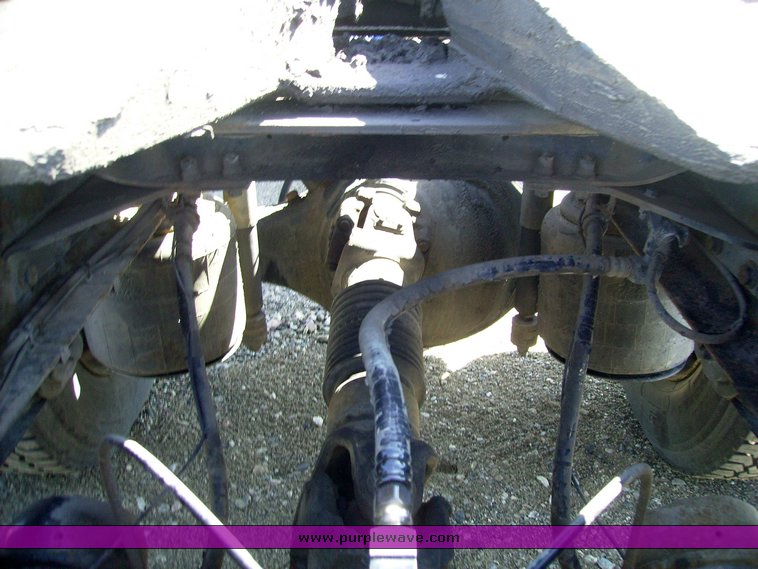 image for item 1001 2005 Mack CX613 semi truck