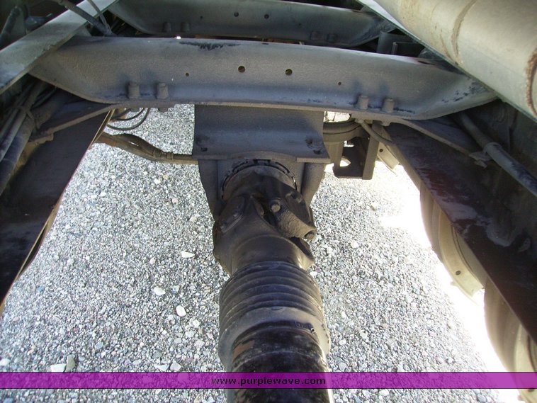 image for item 1001 2005 Mack CX613 semi truck