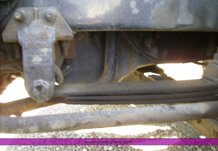 image for item 1001 2005 Mack CX613 semi truck