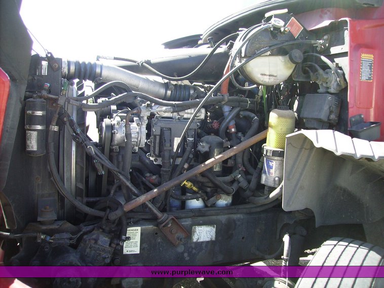 image for item 1001 2005 Mack CX613 semi truck