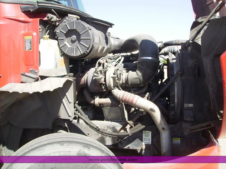 image for item 1001 2005 Mack CX613 semi truck