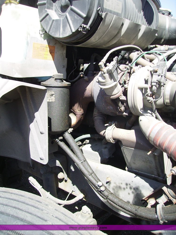 image for item 1001 2005 Mack CX613 semi truck