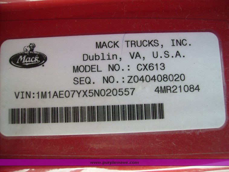 image for item 1001 2005 Mack CX613 semi truck