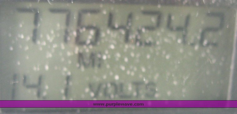 image for item 1800 2005 Freightliner Columbia 120 semi truck