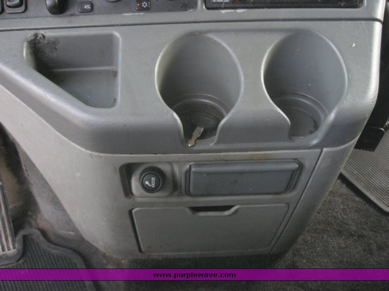 image for item 1800 2005 Freightliner Columbia 120 semi truck