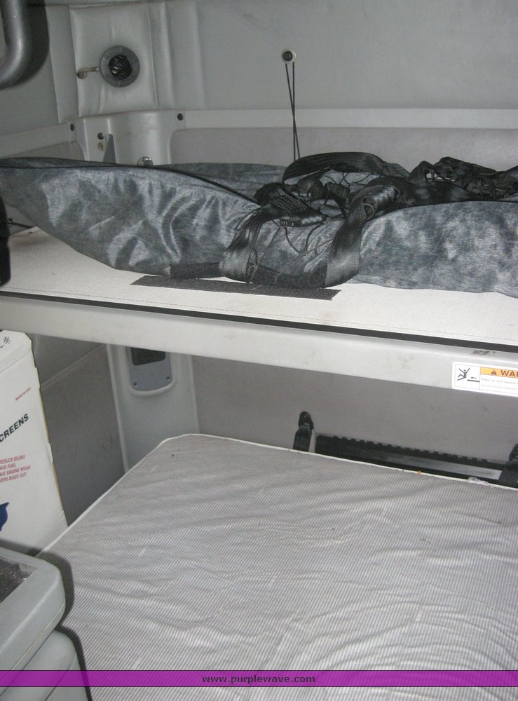 image for item 1800 2005 Freightliner Columbia 120 semi truck