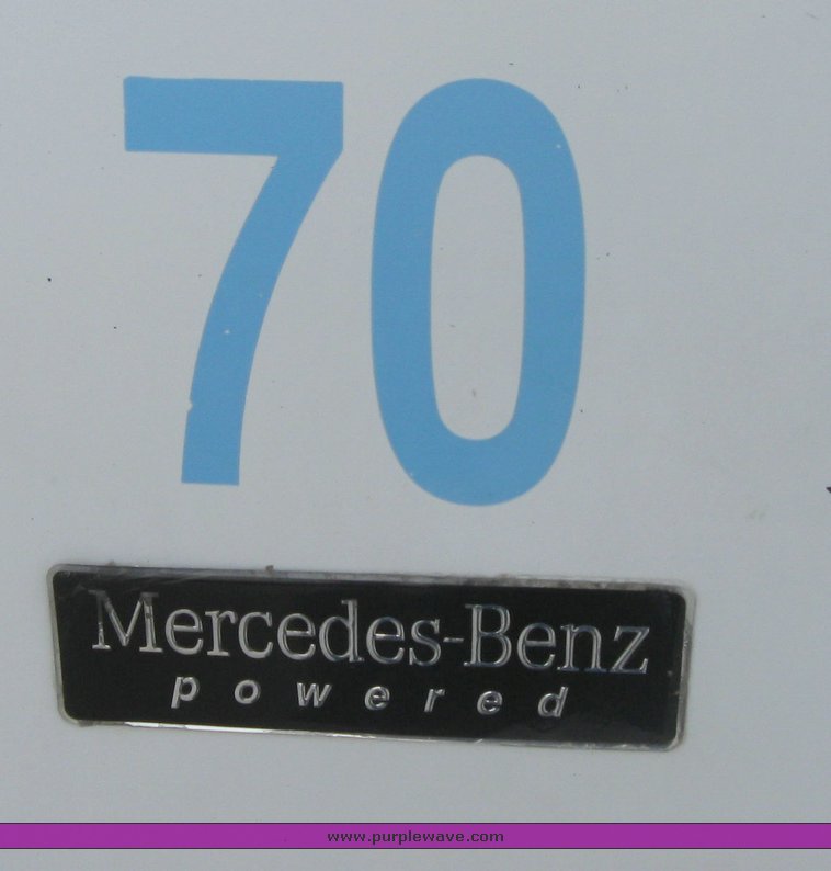 image for item 1800 2005 Freightliner Columbia 120 semi truck