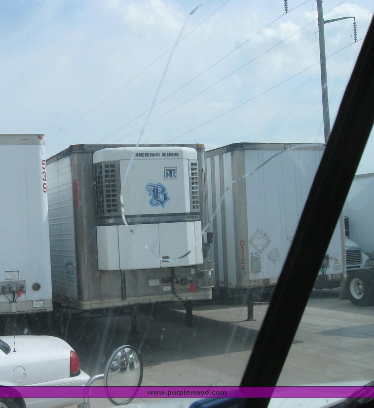 image for item 1801 2005 Freightliner Columbia 120 semi truck