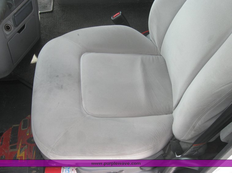 image for item 1801 2005 Freightliner Columbia 120 semi truck