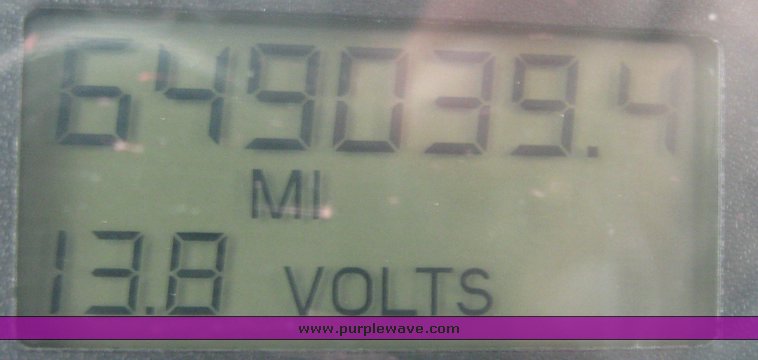 image for item 1801 2005 Freightliner Columbia 120 semi truck