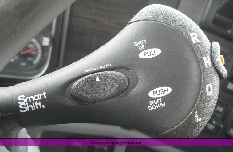 image for item 1801 2005 Freightliner Columbia 120 semi truck