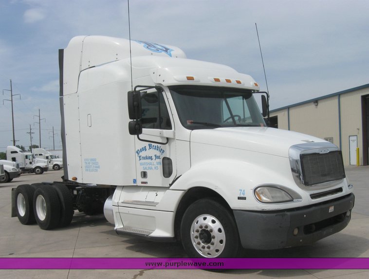 image for item 1802 2005 Freightliner Columbia 120 semi truck