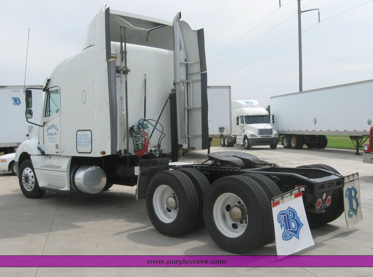 image for item 1802 2005 Freightliner Columbia 120 semi truck