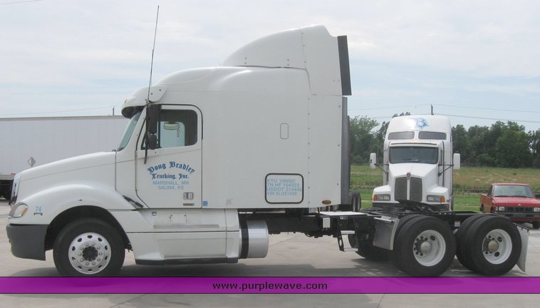 image for item 1802 2005 Freightliner Columbia 120 semi truck