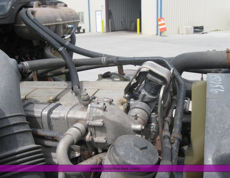 image for item 1802 2005 Freightliner Columbia 120 semi truck