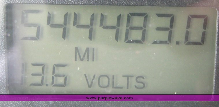 image for item 1802 2005 Freightliner Columbia 120 semi truck