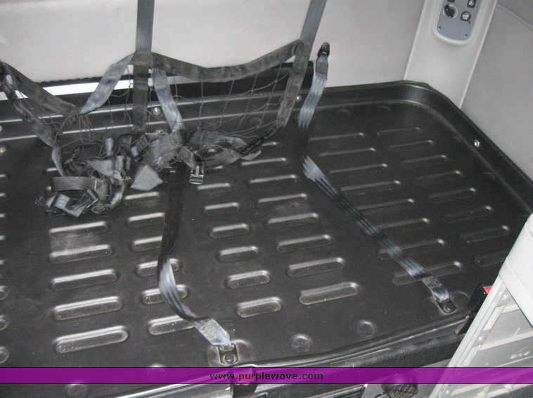 image for item 1802 2005 Freightliner Columbia 120 semi truck