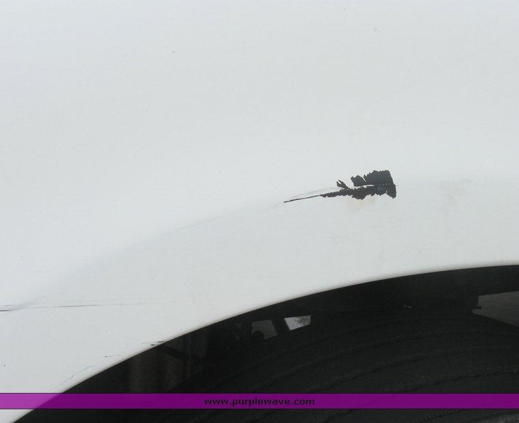 image for item 1802 2005 Freightliner Columbia 120 semi truck