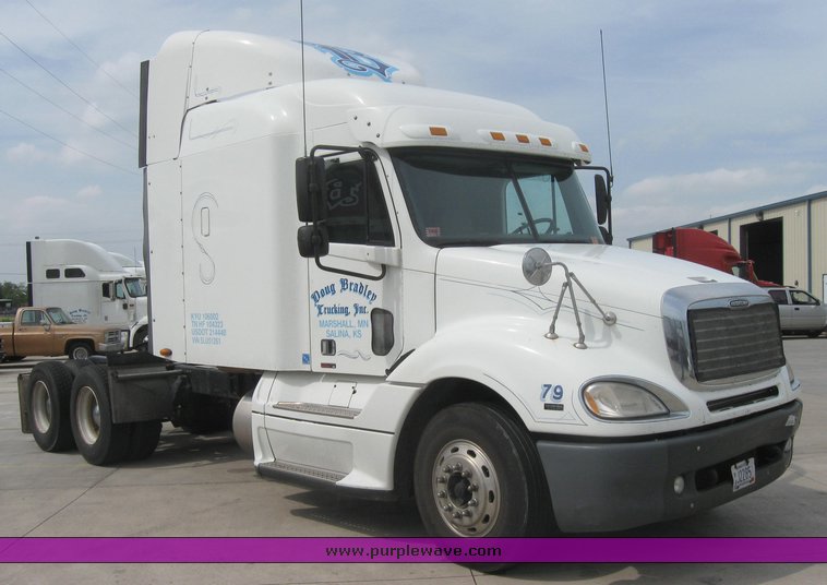 image for item 1803 2005 Freightliner Columbia 120 semi truck