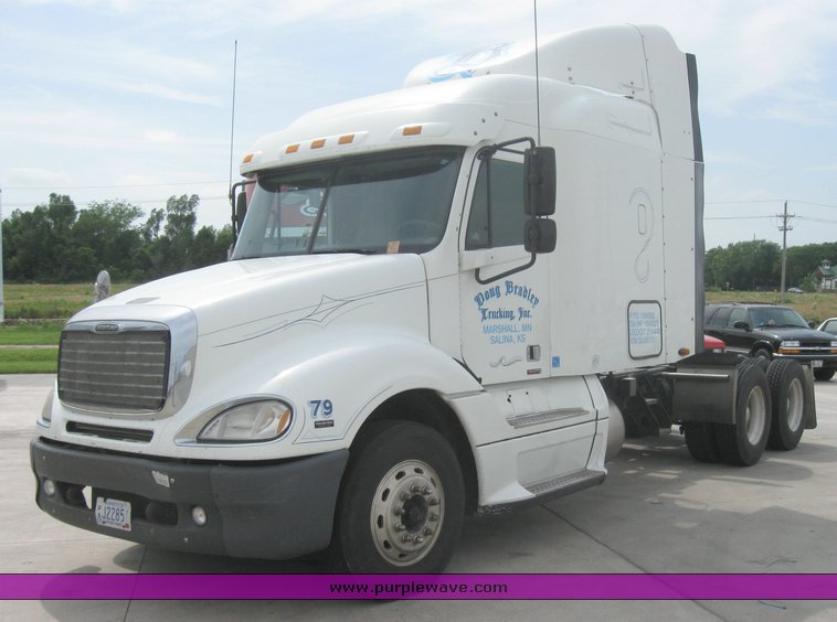 image for item 1803 2005 Freightliner Columbia 120 semi truck